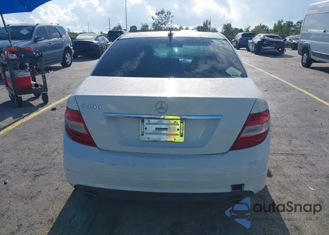 2010 Mercedes-Benz C 300 Luxury/Sport из США, поврежденный, VIN WDDGF5EB6AF431094